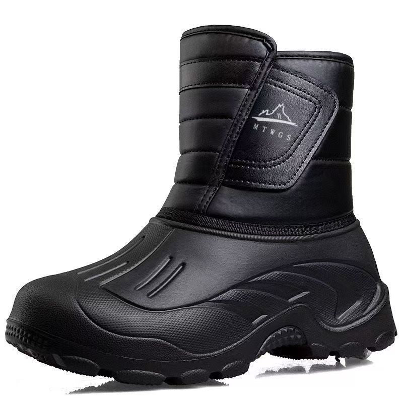 Padded men's winter boots for outdoor activities