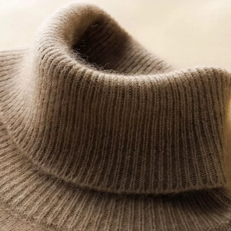 Women's turtleneck sweater made of wool, solid color