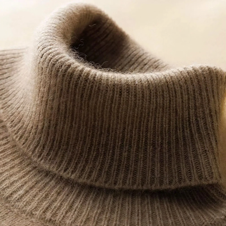 Women's turtleneck sweater made of wool, solid color