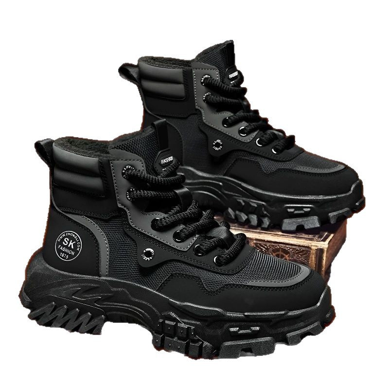 Padded men's winter boots with platform sole