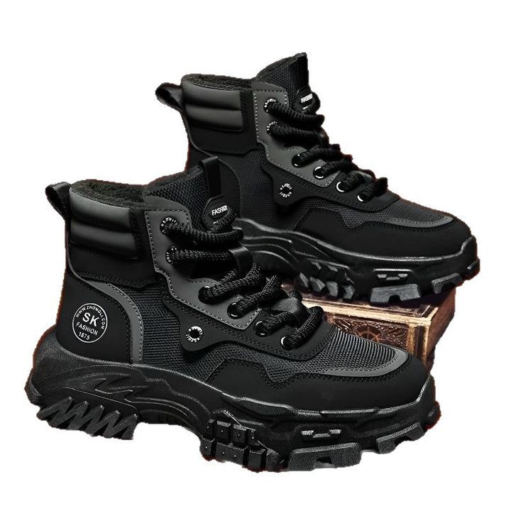 Padded men's winter boots with platform sole