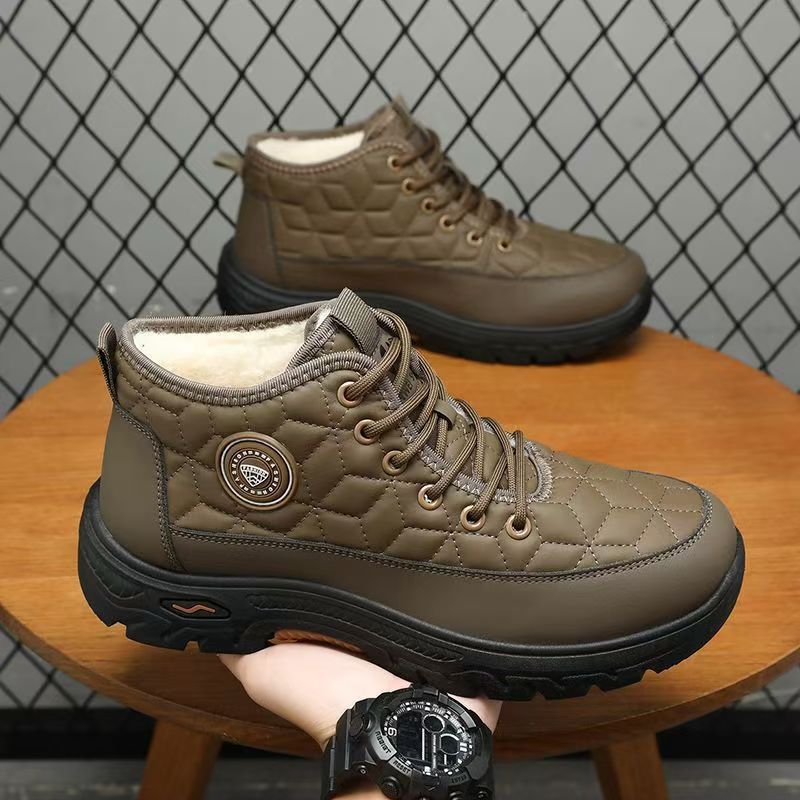 Padded men's winter boots with thick sole