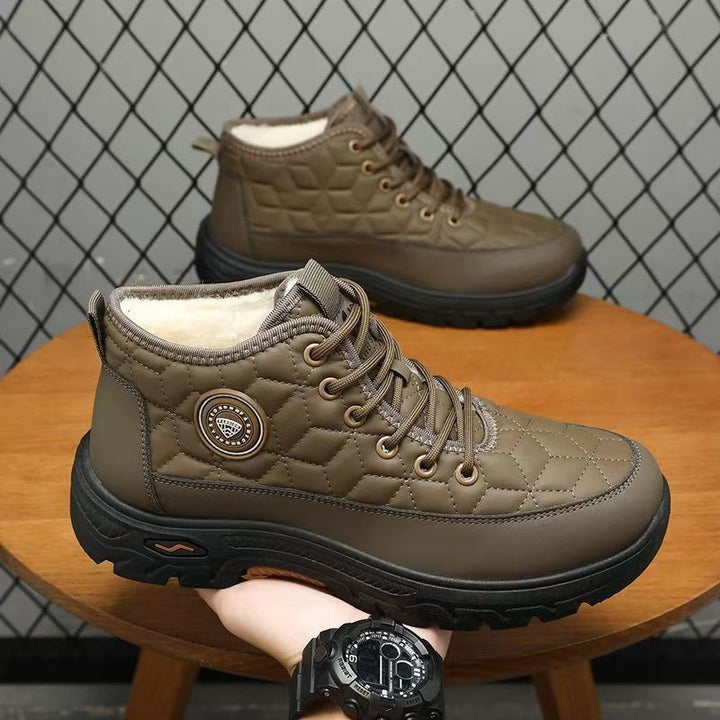 Padded men's winter boots with thick sole