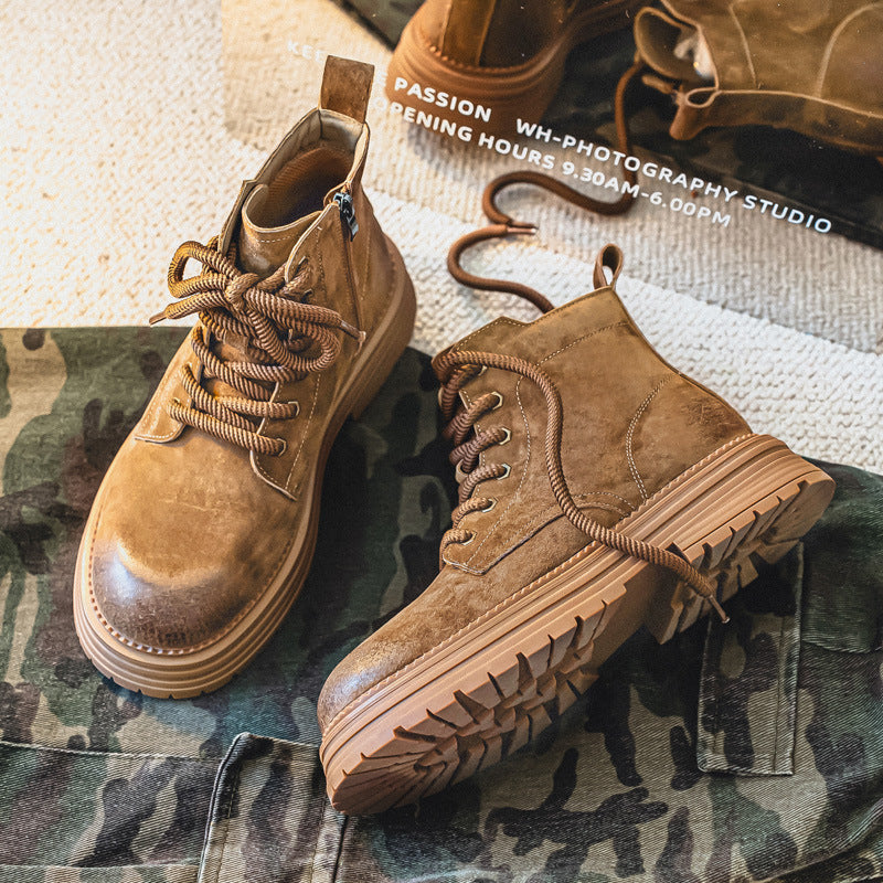 Classic men's boots made of pigskin