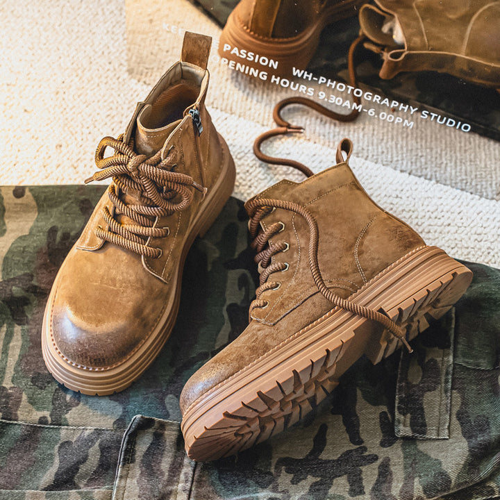 Classic men's boots made of pigskin