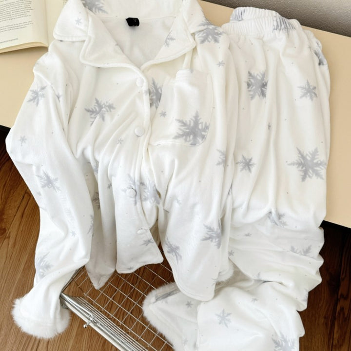 Women's pajama with snowflake design, warm island fleece