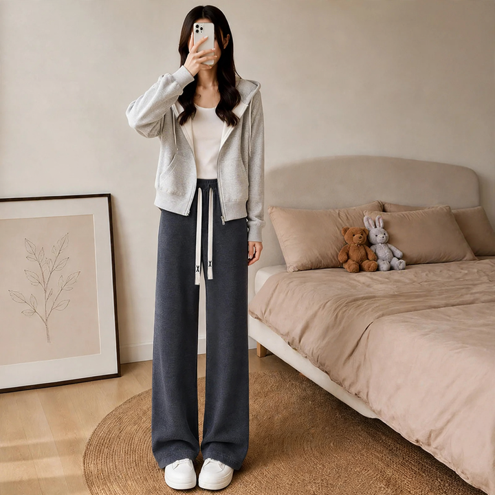 Fleece-lined women's corduroy pants with lamb fleece look