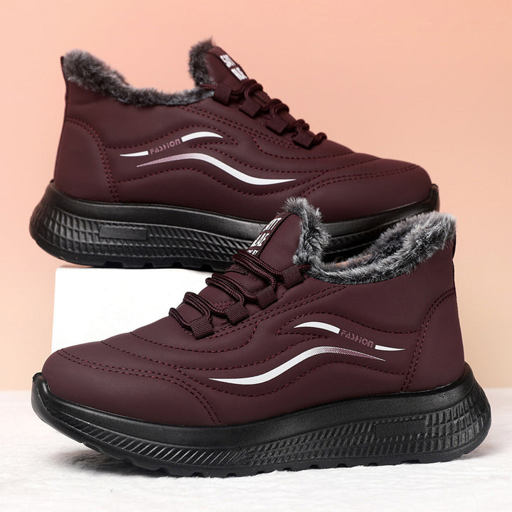 Padded men's winter boots with thick sole