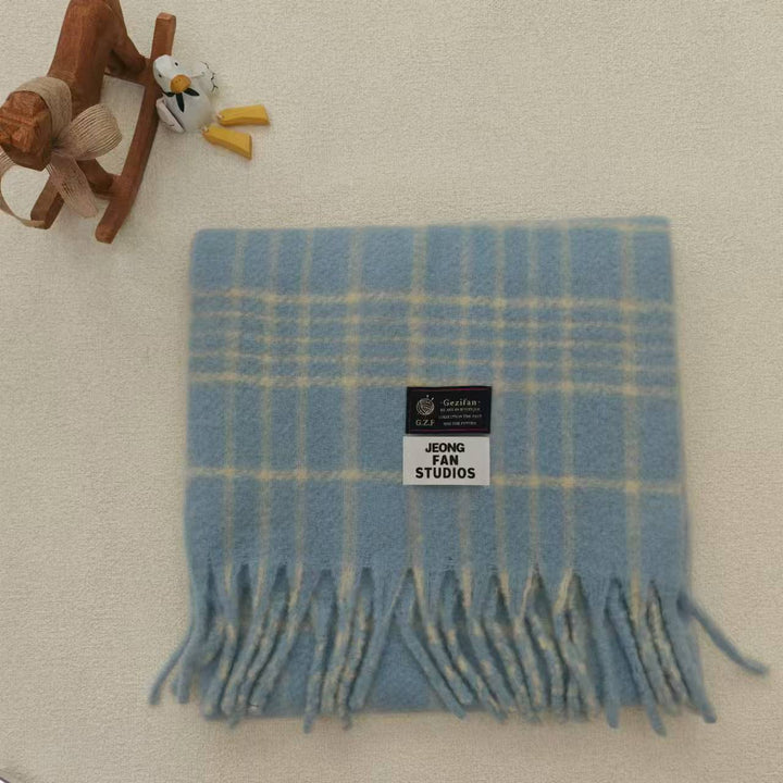 Classic checked wool scarf with fringes