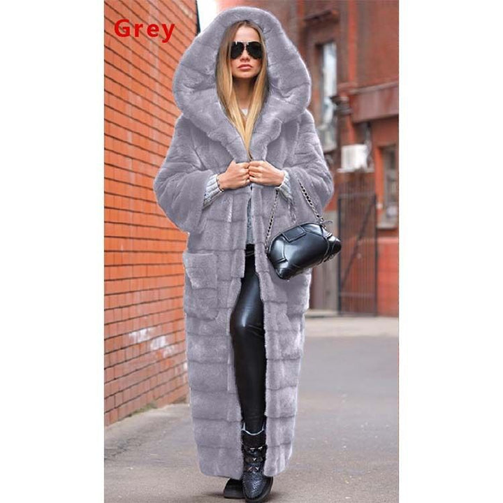 Long women's coat in faux fur with hood and padding