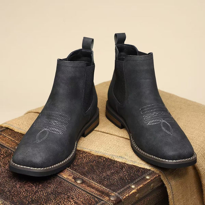 Classic men's Chelsea boots made of synthetic leather