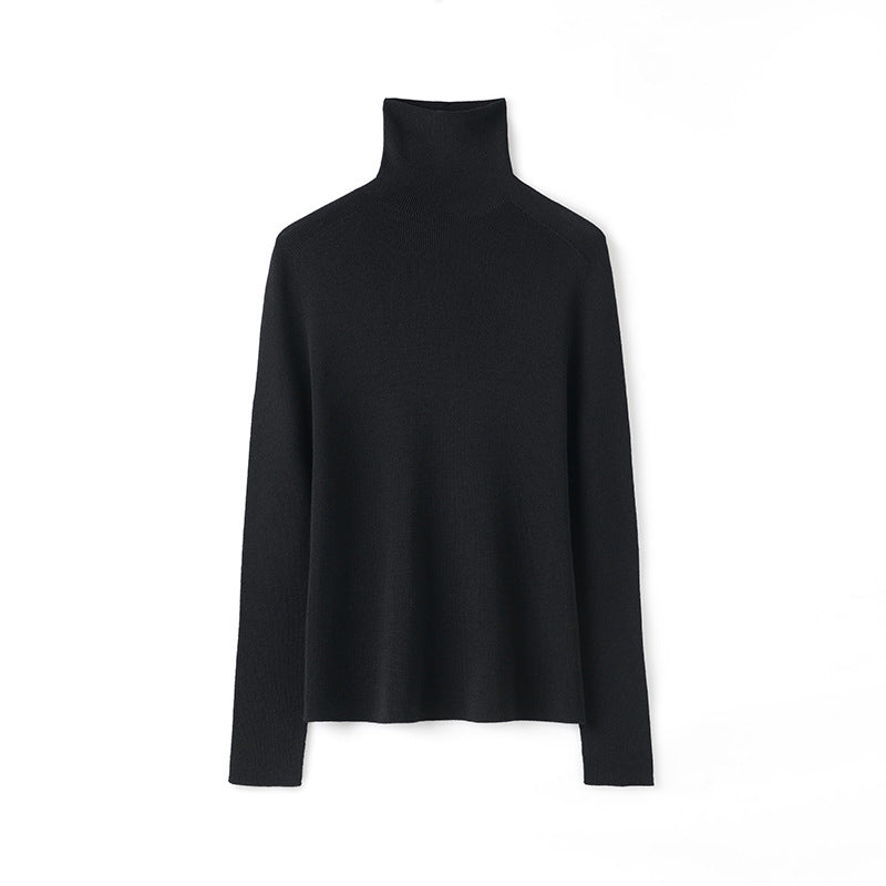 Women's turtleneck sweater made of merino wool