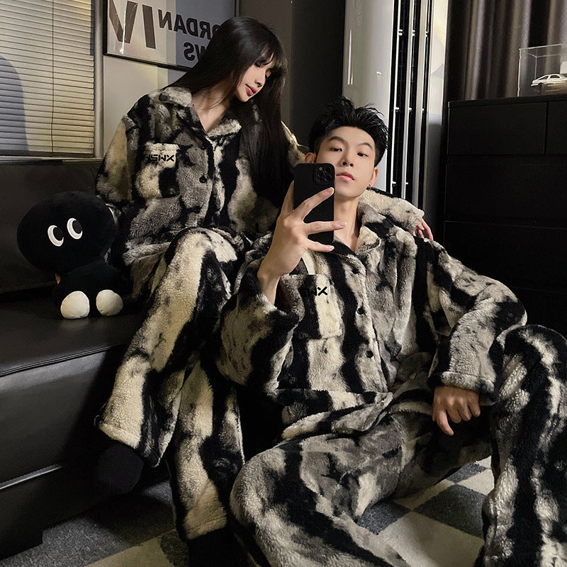 Cuddly partner house suit made of coral fleece