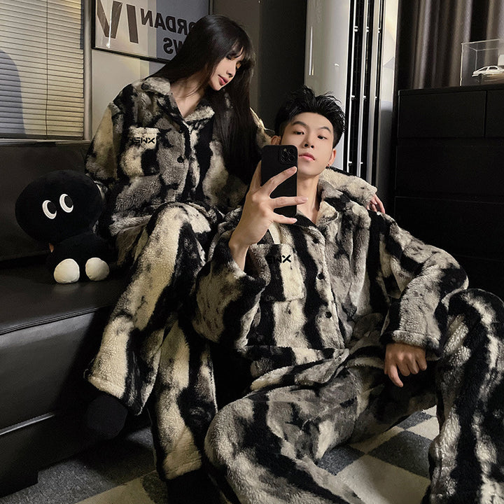 Cuddly partner house suit made of coral fleece