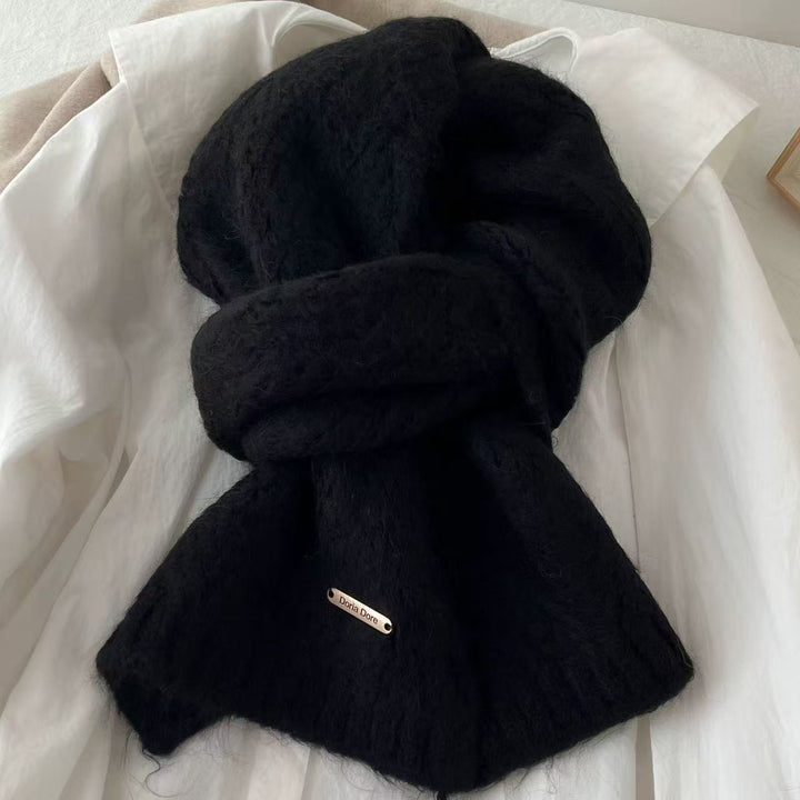 Knitted scarf made of wool blend