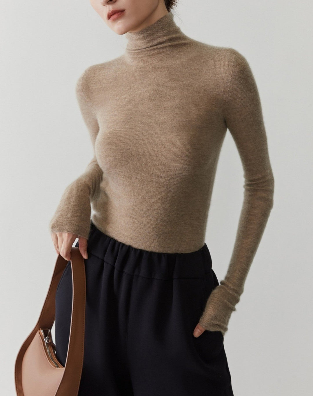 Women's cashmere sweater with stand-up collar, seamless