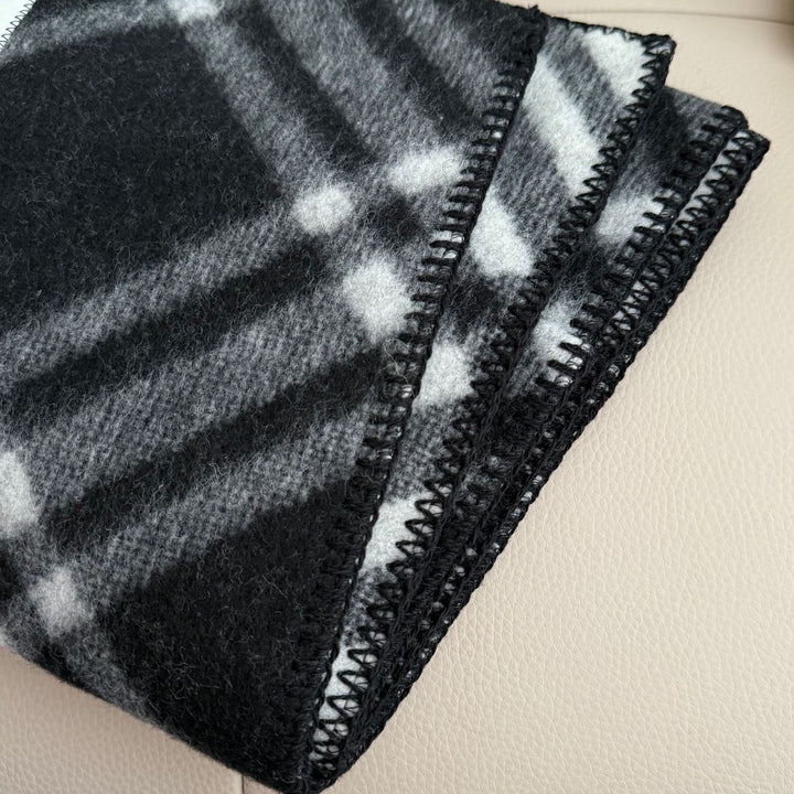 Wool scarf with geometric pattern