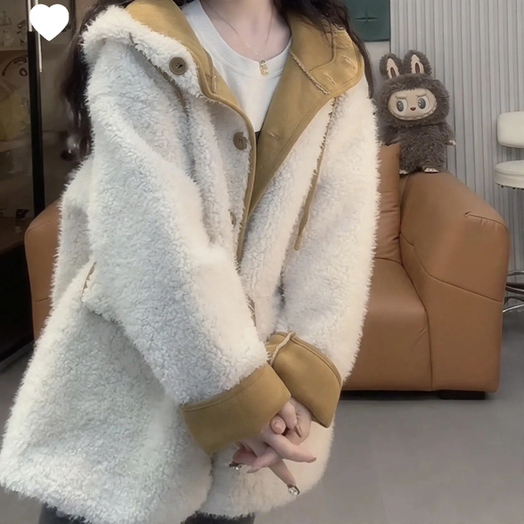 Mid-length lamb fleece coat with hood and contrasting colors