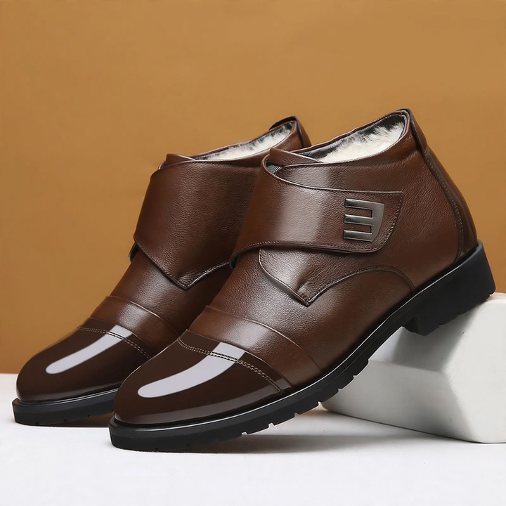 Padded men's boots with Velcro closure