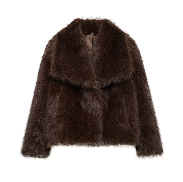 Fashionable coat with large faux fur lapel