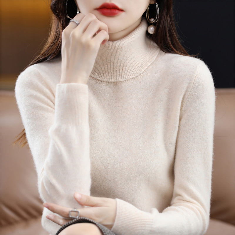 Women's turtleneck sweater made of pure wool, loosely cut