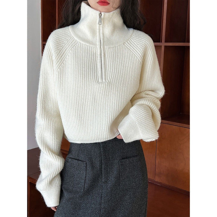 Loose knit sweater with zipper and lapel collar