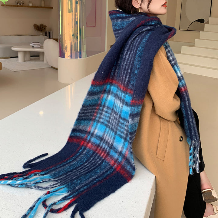Padded scarf with check pattern and fringes