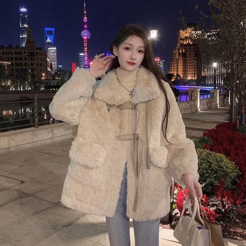 Fluffy coat with stand-up collar