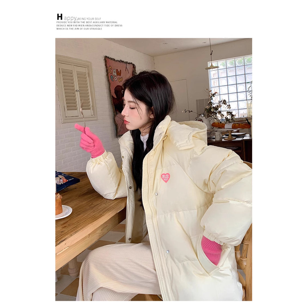Short, padded women's winter jacket in puffer style