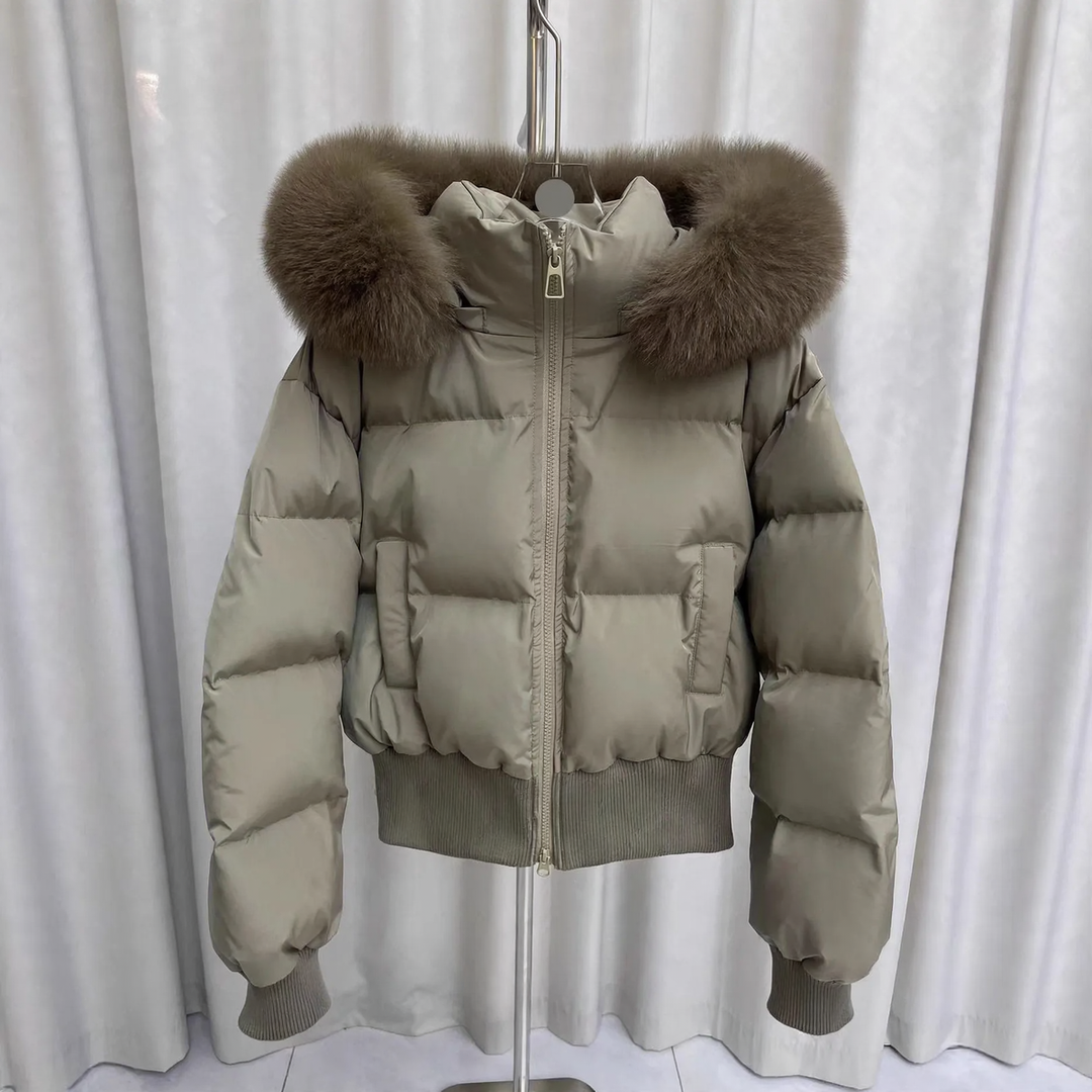 Short down jacket for women with faux fur collar