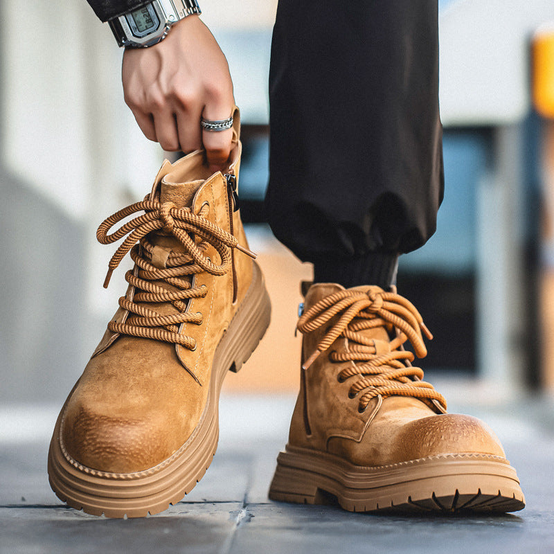 Classic men's boots made of pigskin