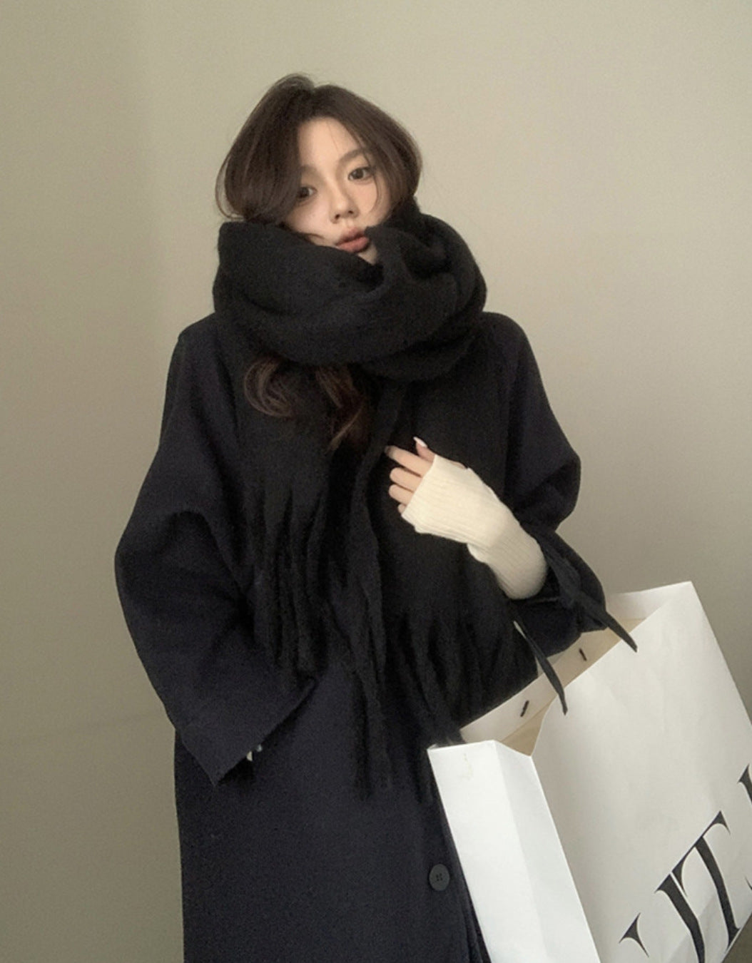 Thick knit scarf with fringe