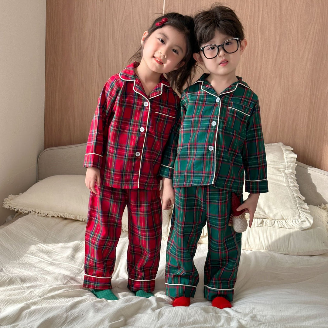 Kids' pajama set made of cotton with a check pattern