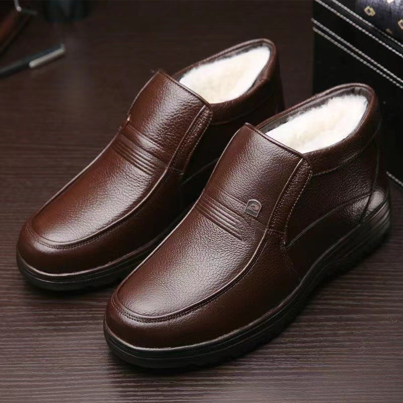 Padded men's winter boots with lambskin lining