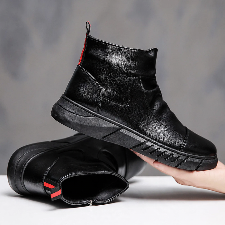 Fashionable men's boots, lined, in British style