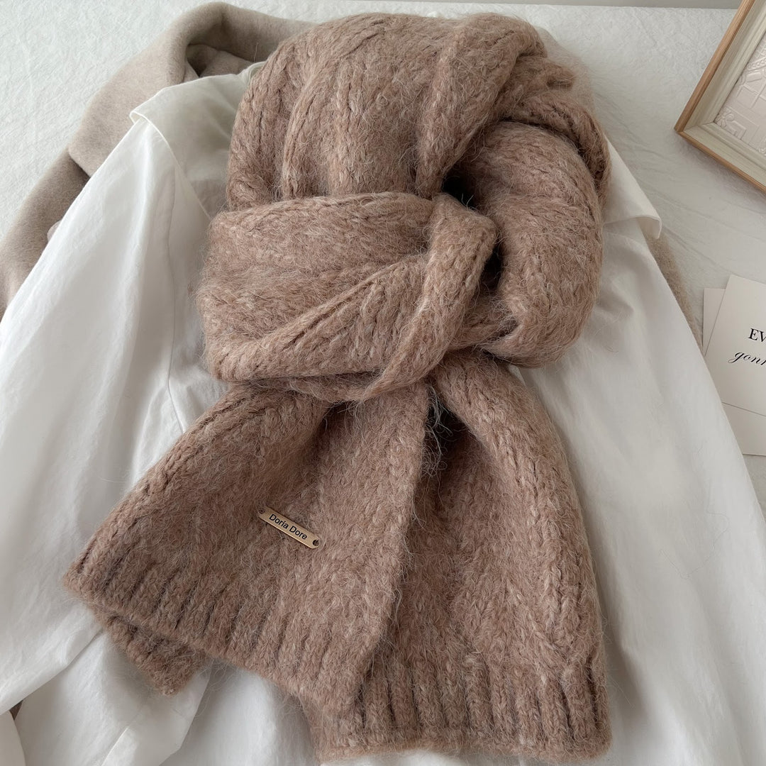 Knitted scarf made of alpaca wool blend