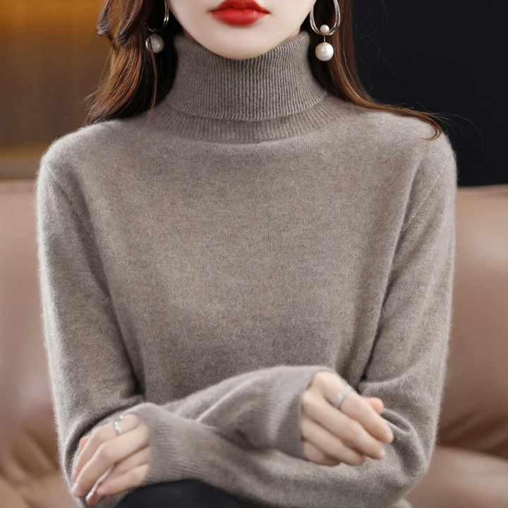 Women's turtleneck sweater made of pure wool, loosely cut