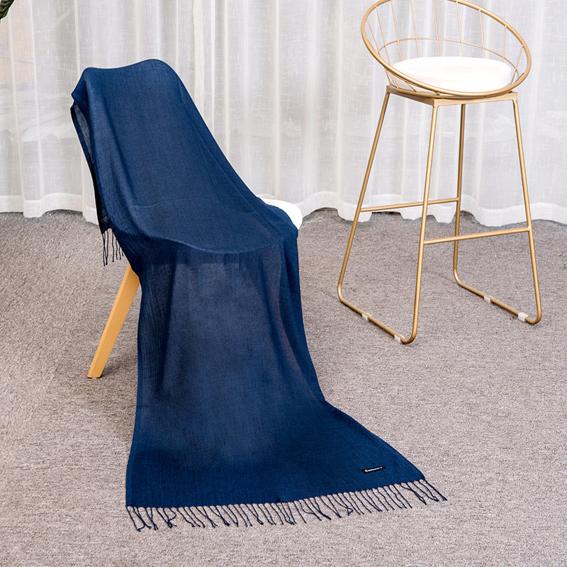 Thick scarf in cashmere look with fringes