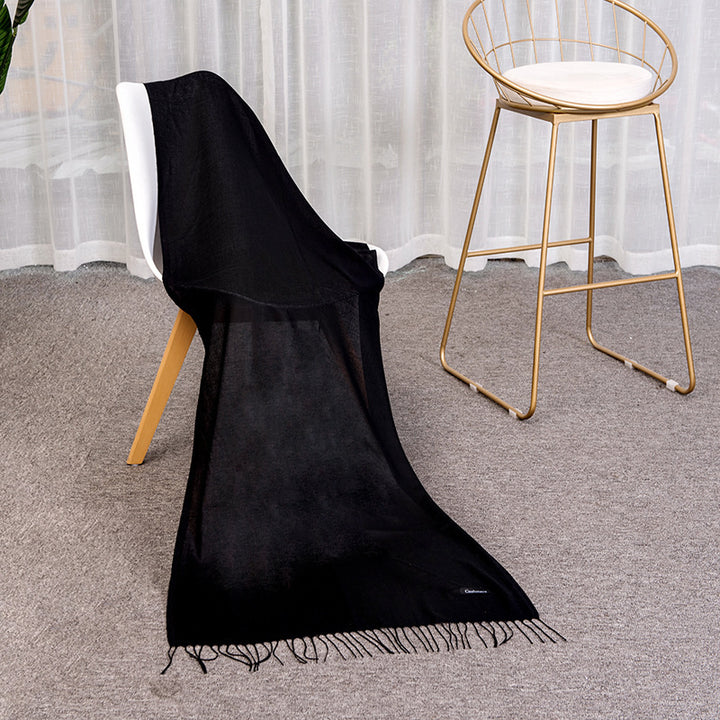 Thick scarf in cashmere look with fringes
