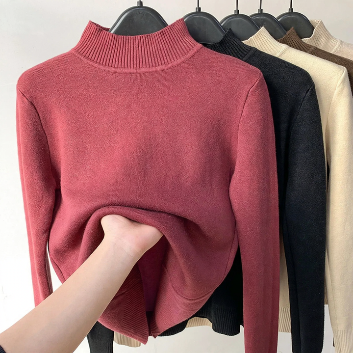 Women’s turtleneck sweater with inner fleece