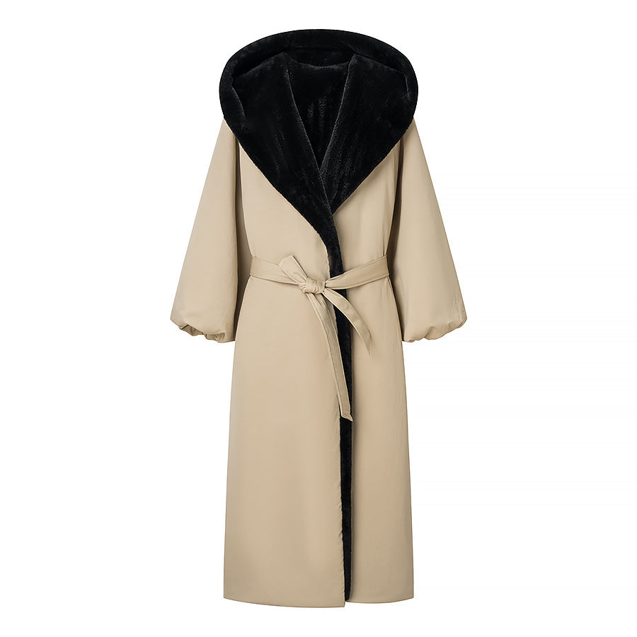 Long women's padded jacket with hood and faux fur trim