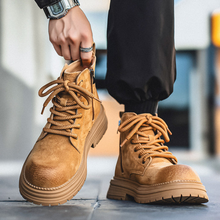 Classic men's boots made of pigskin