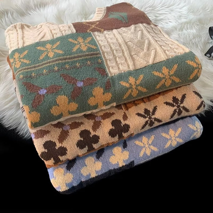 Retro knit sweater with contrast pattern