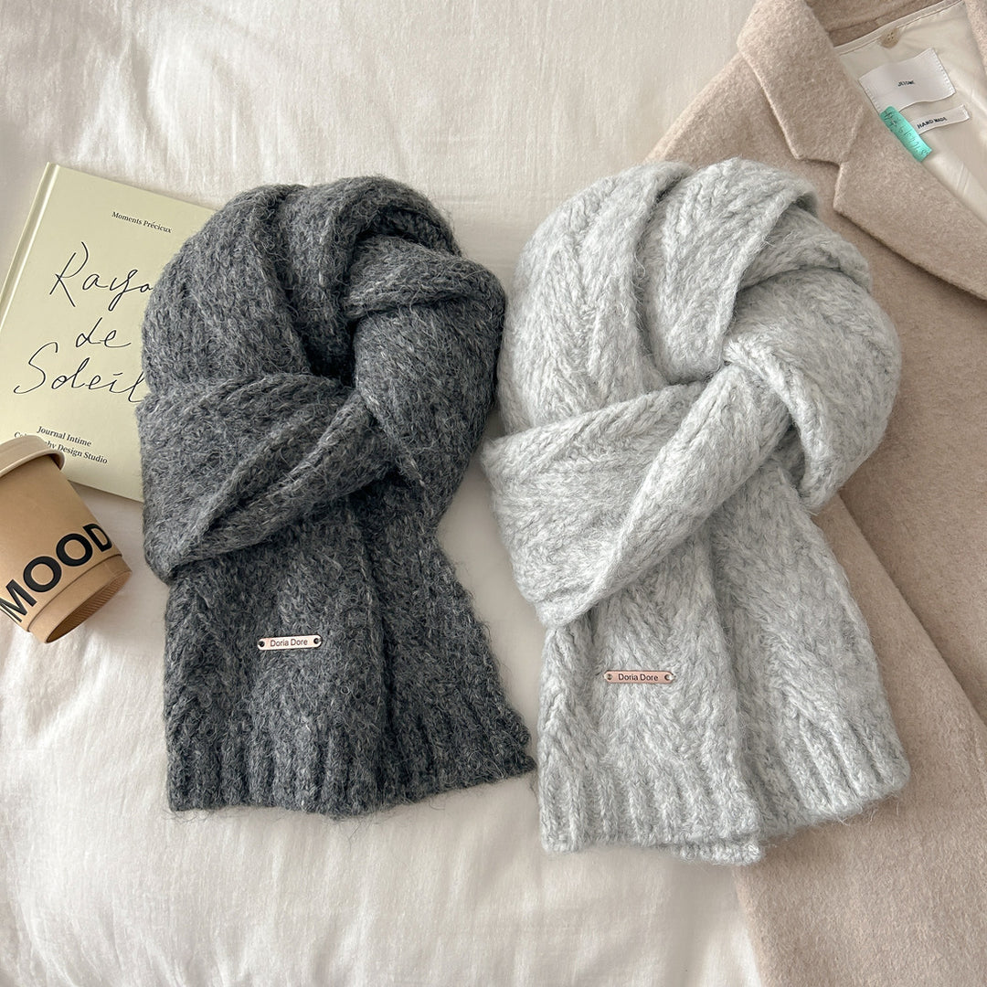Knitted scarf made of alpaca wool blend