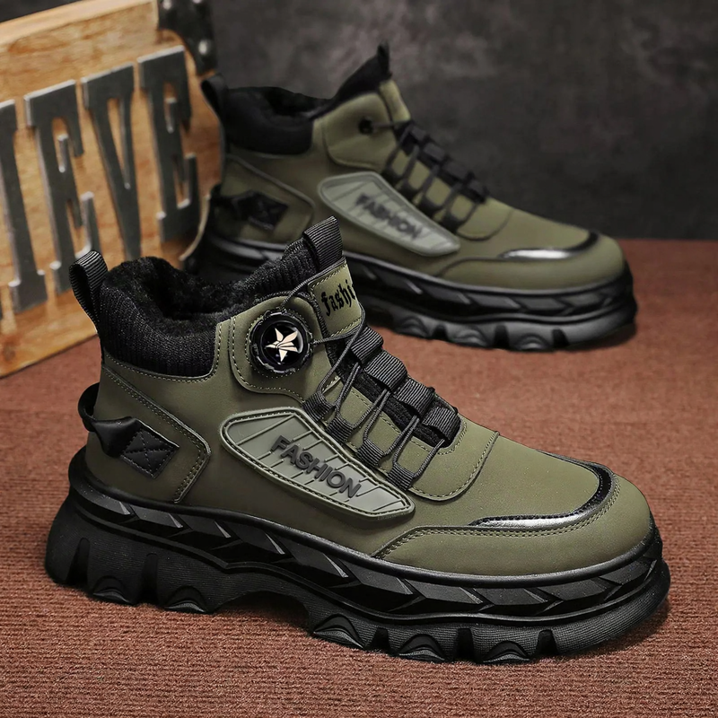 Padded men's boots with twist lock