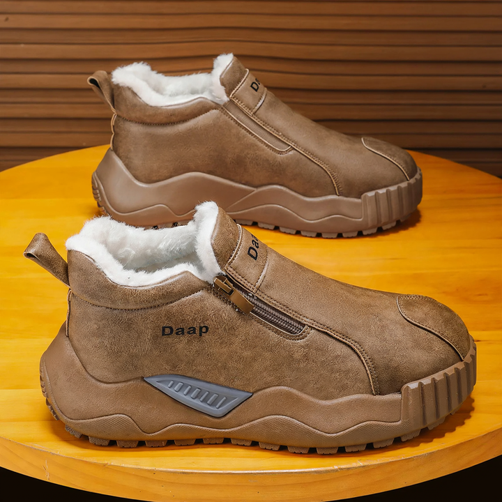 Insulated men's winter boots with non-slip sole