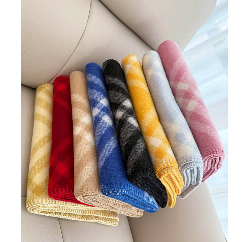 Wool scarf with geometric pattern