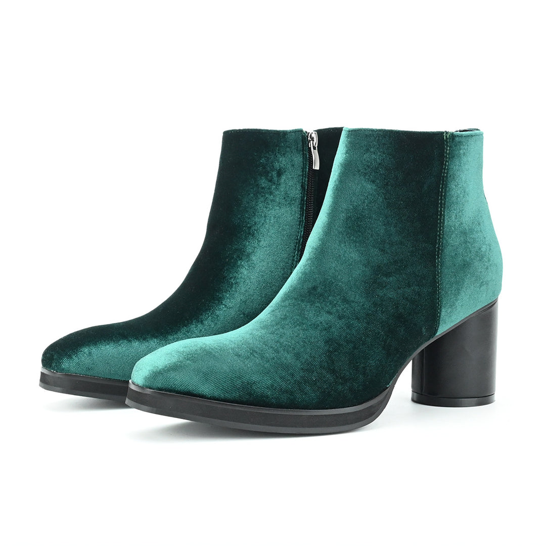 Elegant men's Chelsea boots