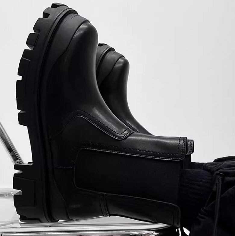 Elegant men's Chelsea boots with platform sole