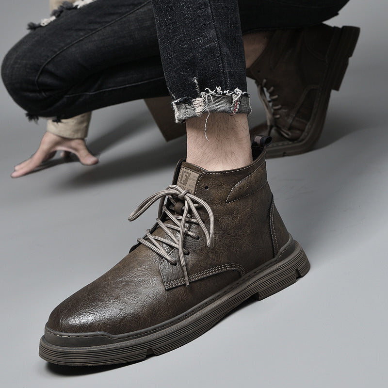 Padded men's leather boots with decorative stitching